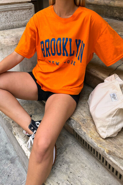 Turuncu Brooklyn Baskılı Oversize Kadın Tshirt - 3