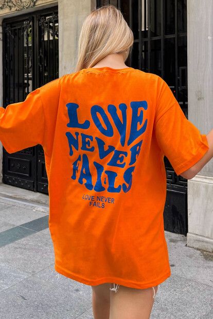 Turuncu Love Never Sırt Baskılı Oversize Kadın Tshirt - 1